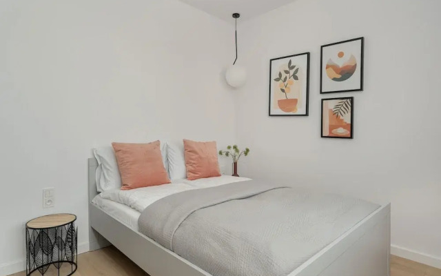 Elegant Apartment in Poznan by Renters