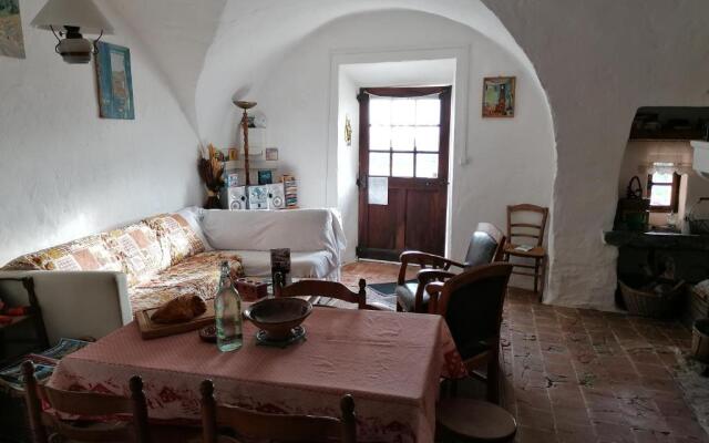 Chambre et pièce à vivre indépendantes