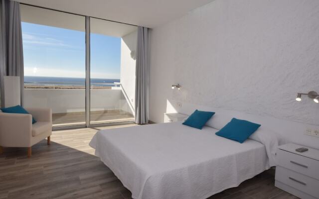 Spacious Apartment in Solana Matorral With Terrace