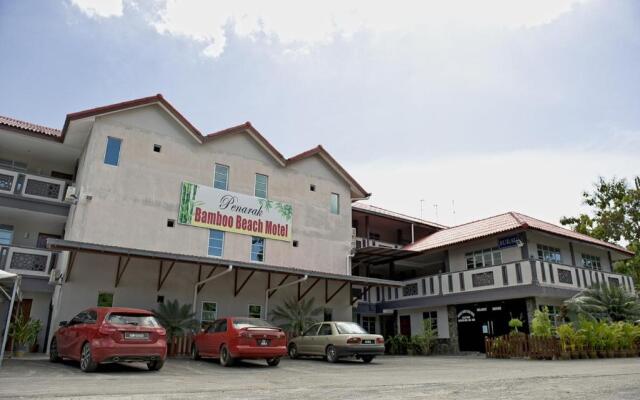 Penarak Bamboo Beach Motel