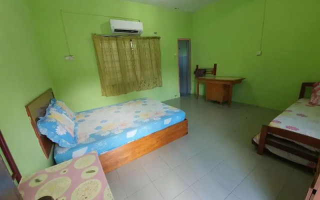Redzwan's Beach Resort by OYO Rooms