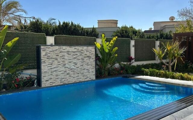 Beverly hills standalone villa with pool