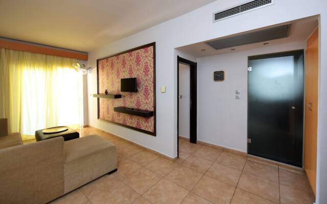 Rhodes Superior Suite - Sunny Poolside Retreat