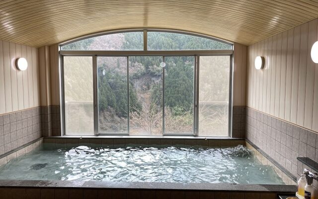 Riverside Hostel B&B – Hostel