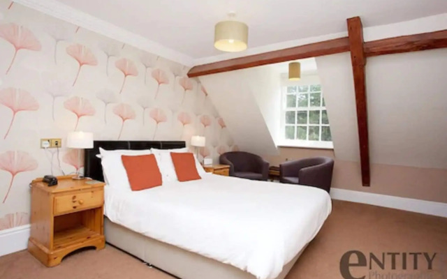 Woodlands Lodge Hotel