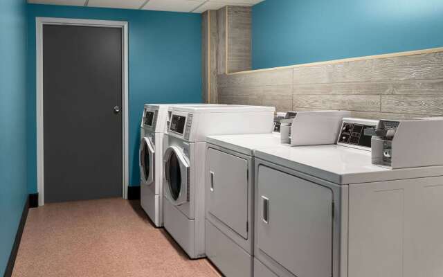 Days Inn & Suites by Wyndham Lancaster Amish Country