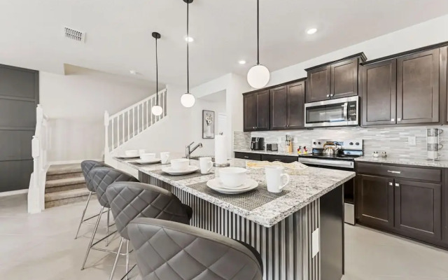 1287 Blue Paradise Way