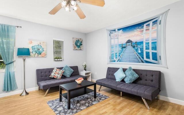 Deluxe Beach Apt