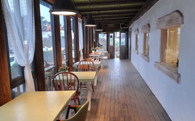 Lime Orange Vill Pension