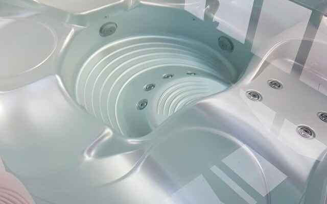 Studio in Bevaix, With Pool Access, Enclosed Garden and Wifi