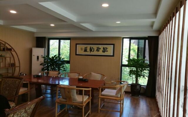 Caifu Holiday Hotel