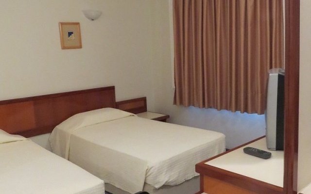 Hostess Hotel