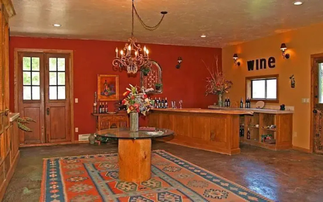 Thousand Springs Winery Bed and Breakfast