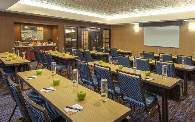 Courtyard by Marriott Grand Rapids Airport