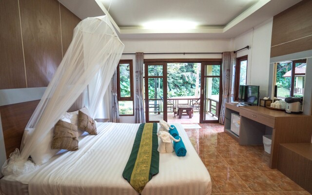 Tonsai Bay Resort
