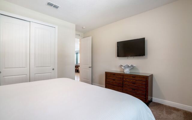 Family Friendly 8 Bed Villa with Pool & Spa