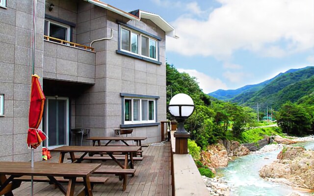 Yangyanggwangmyeong Family Pension