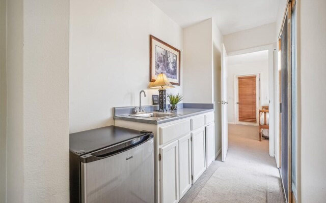 Snowflake Lookout 3 Bedroom Duplex by RedAwning