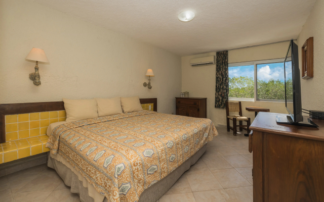 Casa del Mar Cozumel Hotel & Dive Resort with Beach Club access included