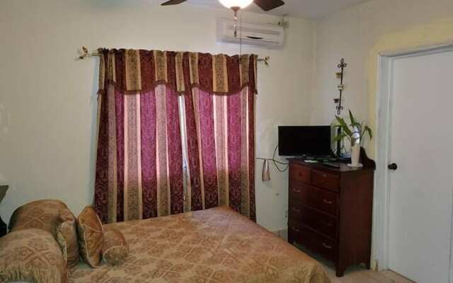 Yoli's Bed & Breakfast