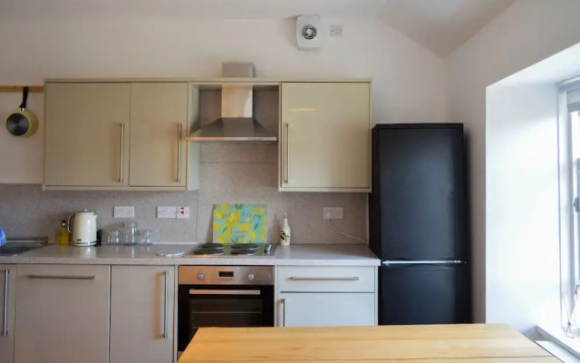 Bright 2 Bedroom Home in Old Town Centre