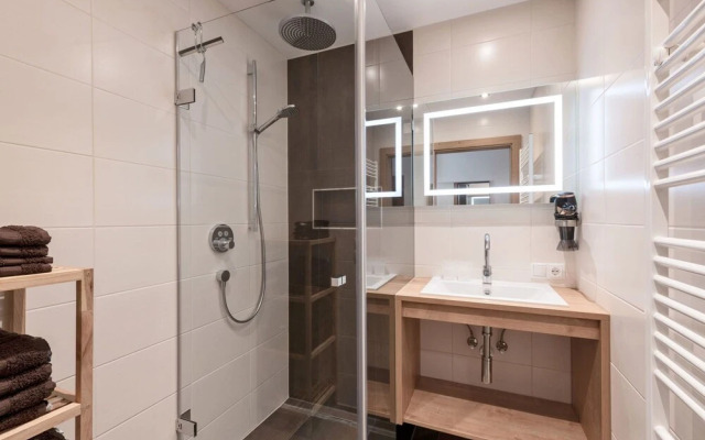 Luxurious Apartment Near Ski Bus Stop in Mayrhofen