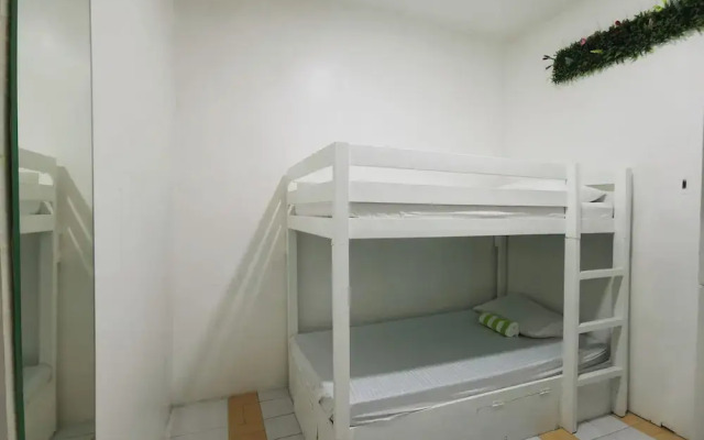Resort’s Side Hostel near Shangrila