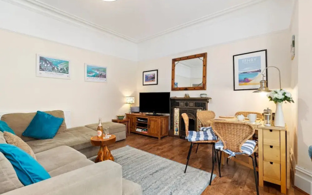 Sherbourne House - Seaside Apartment