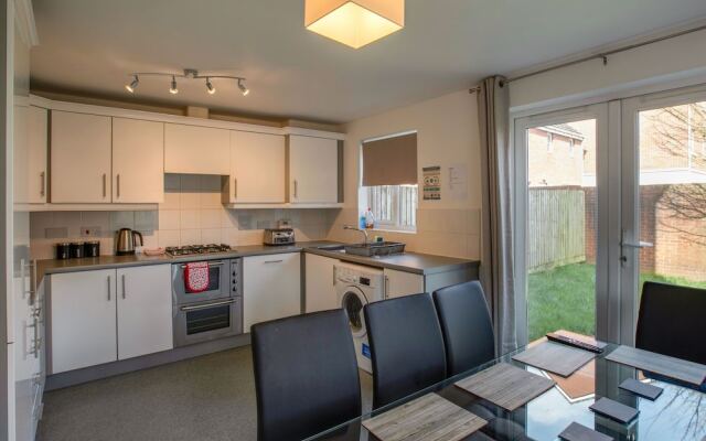 Captivating Holiday Home in Cardiff with Garden