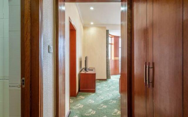 China Hualu Hotel
