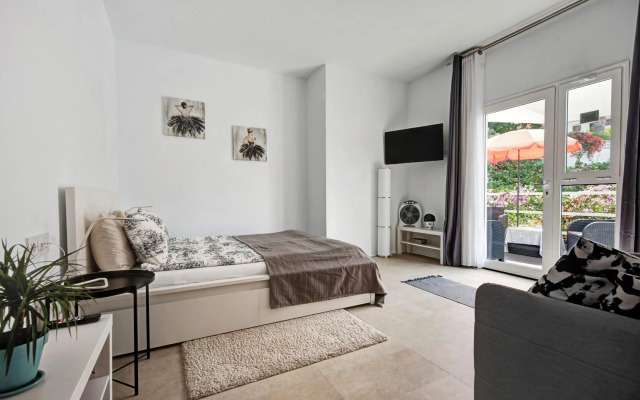 Fantastico 4 - With Large Private Terrace, Free Parking, air Conditioning, BBQ