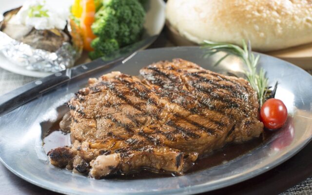 Crowne Plaza Saddle Brook by IHG