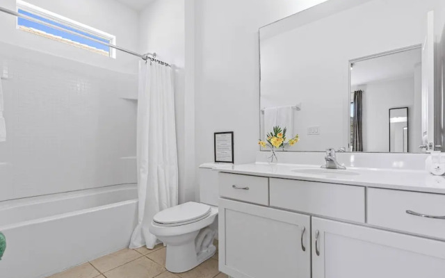 UpstaySpaciousHomePoolHotTubSleeps27