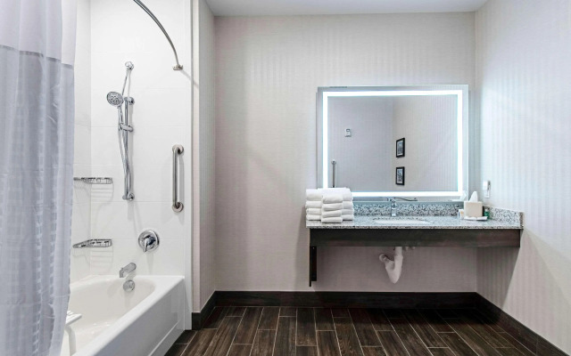 Comfort Suites Grove City Columbus South