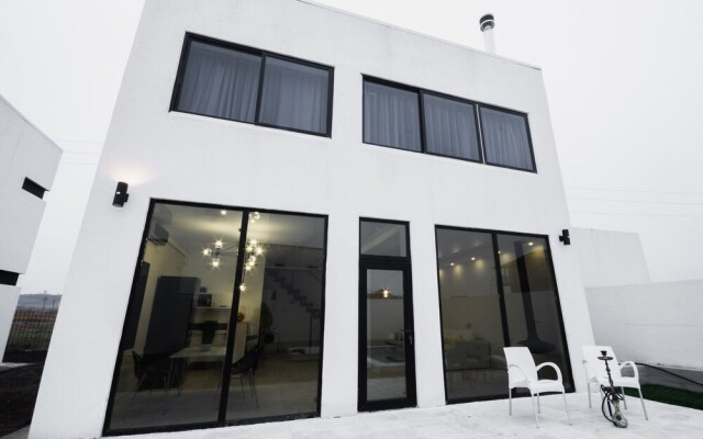 Коттедж White Villas