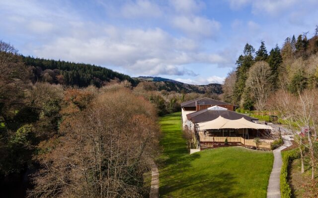 Woodenbridge Hotel and Lodge