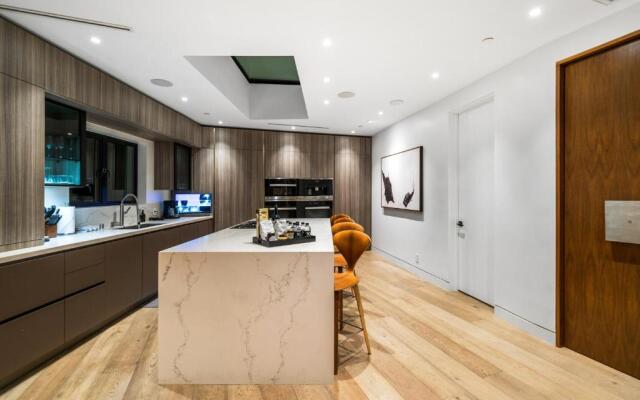 Modern Smart Home With Spectacular Views