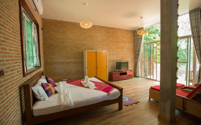 Nan De Panna Riverside Homestay