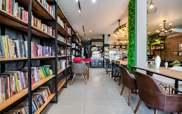 OYO 281 the Reader Cafe and Room