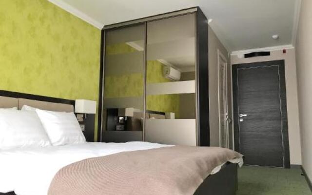 Mini-Hotel April