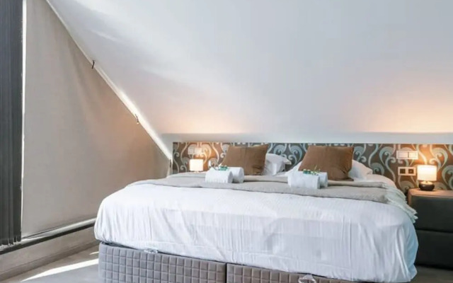 Spacious House With Garden and Parking