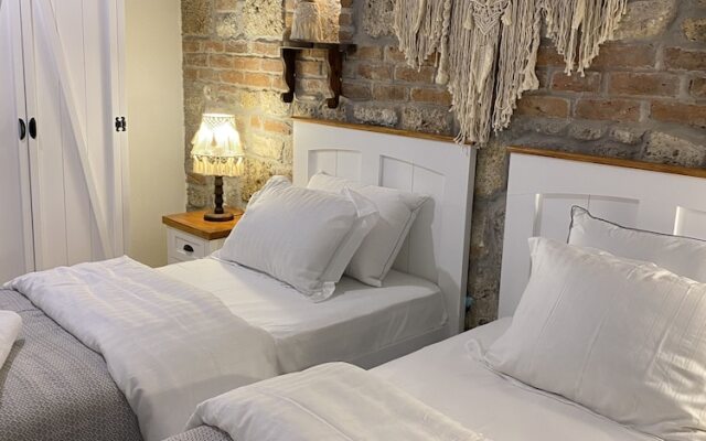 Ionia Liberty Stone Hotel