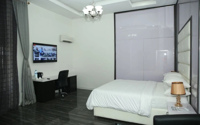 PoshLux Executive Hotel