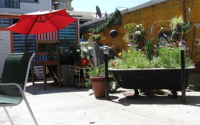 Street Garden Hostel