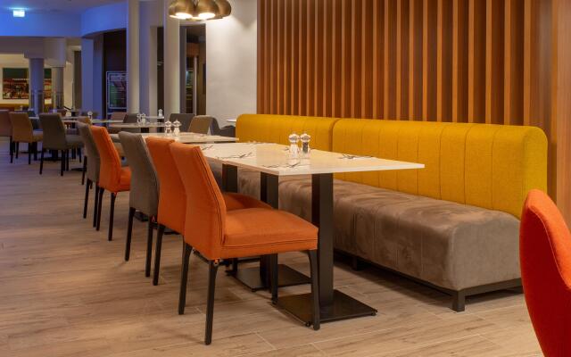 Holiday Inn Berlin Airport - Conference Centre by IHG