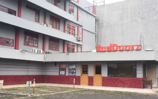 RedDoorz Plus near Senen 2