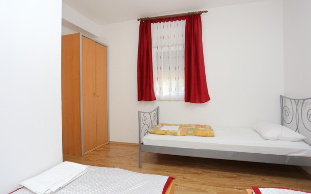 Apartment Lias 2 - with restaurant: A7 prvi kat Rogoznica, Riviera Sibenik