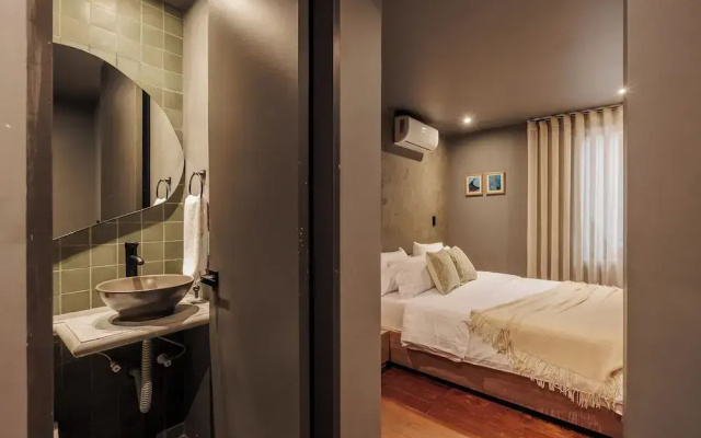 10th Street 3 Bedroom Jacuzzi & Billiard