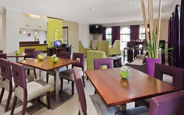 SureStay Hotel by Best Western Deer Park