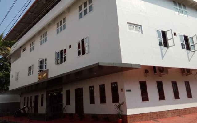 OYO 5077 Queens Hotel